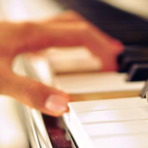 车上没空了你坐小杰身上说说
